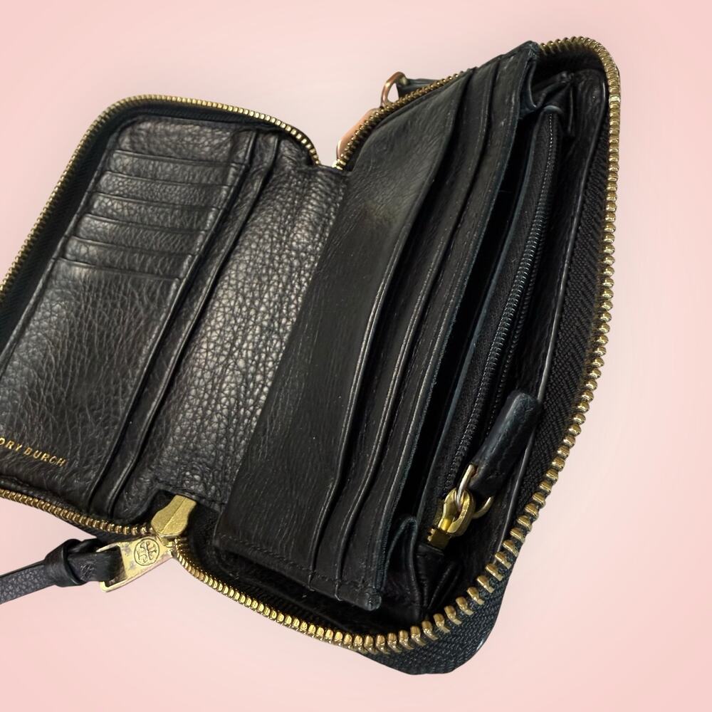 Tory Burch Black Leather Wristlet Wallet Embossed Logo Zip Bi Fold Card Holder - Picture 7 of 9